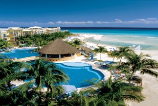 beach and pool view Gran Porto Real