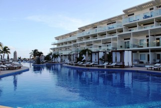 Azul Sensatori pool view